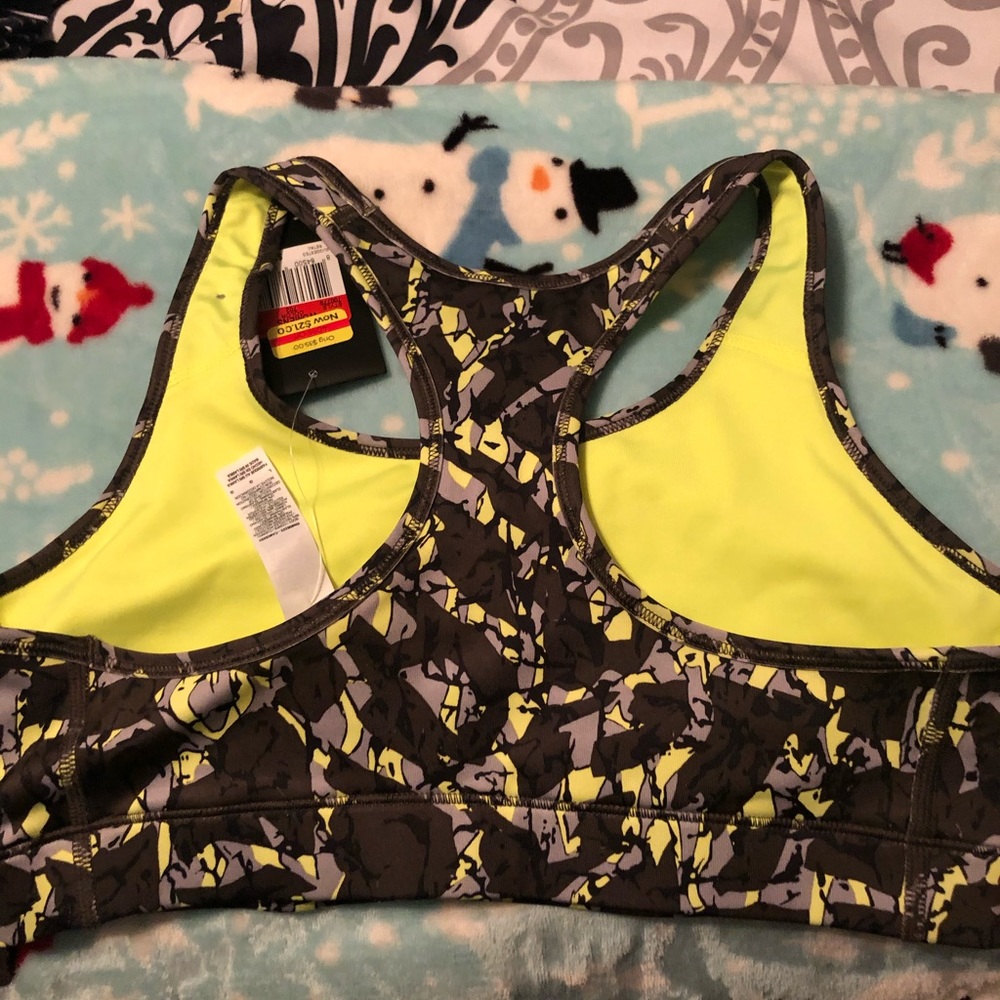 NWT NIKE SPORTS BRA SIZE LARGE